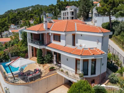 Stunning House with Sea View and Pool for Sale